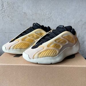 YEEZY 700 V3